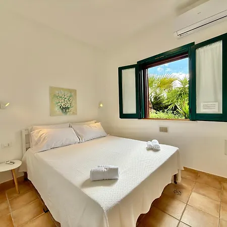 Adele Alcamo, Piscina Privata E Privacy