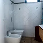 Adele Alcamo, Piscina Privata E Privacy