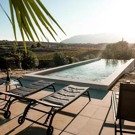 Adele Alcamo, Piscina Privata E Privacy