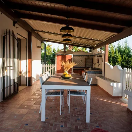 Adele Alcamo, Piscina Privata E Privacy Villa Alcamo Marina