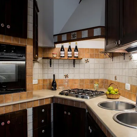 Adele Alcamo, Piscina Privata E Privacy Villa