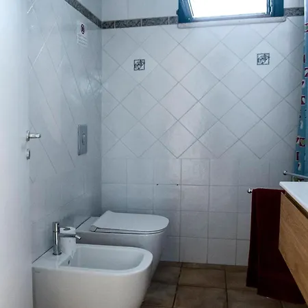 Adele Alcamo, Piscina Privata E Privacy