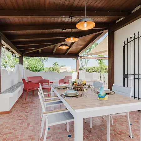 Adele Alcamo, Piscina Privata E Privacy *