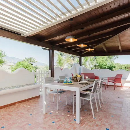 Adele Alcamo, Piscina Privata E Privacy