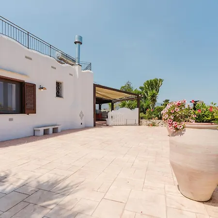 Adele Alcamo, Piscina Privata E Privacy