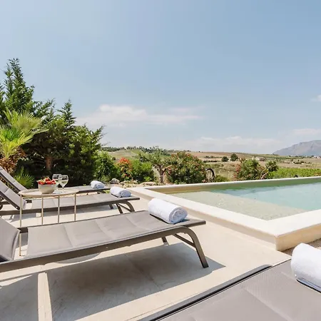 Adele Alcamo, Piscina Privata E Privacy Villa