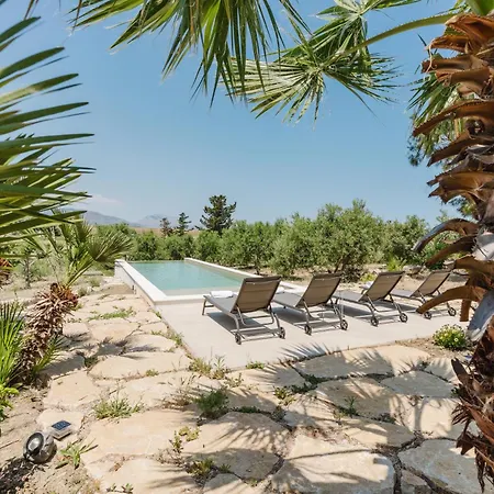 Adele Alcamo, Piscina Privata E Privacy Villa