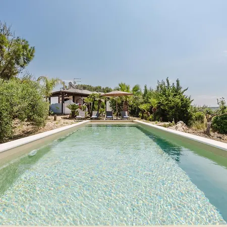 Adele Alcamo, Piscina Privata E Privacy Villa Alcamo Marina