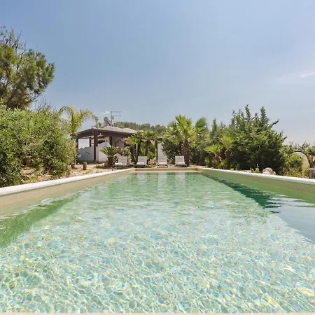 Adele Alcamo, Piscina Privata E Privacy