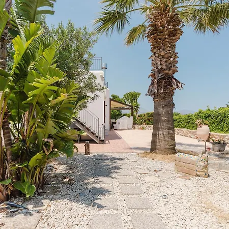 Adele Alcamo, Piscina Privata E Privacy *