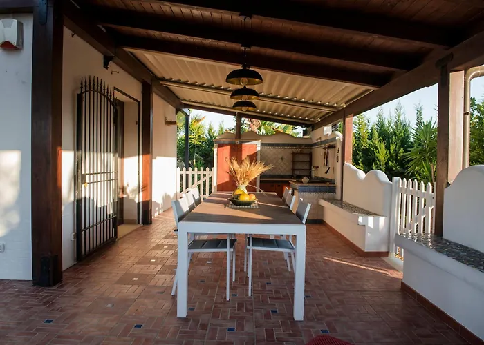 Adele Alcamo, Piscina Privata E Privacy Villa Alcamo Marina