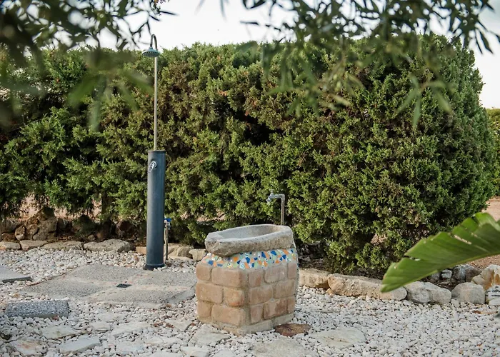 Adele Alcamo, Piscina Privata E Privacy